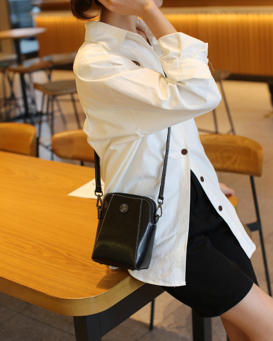 Sancha™ Small vintage style shoulder bag