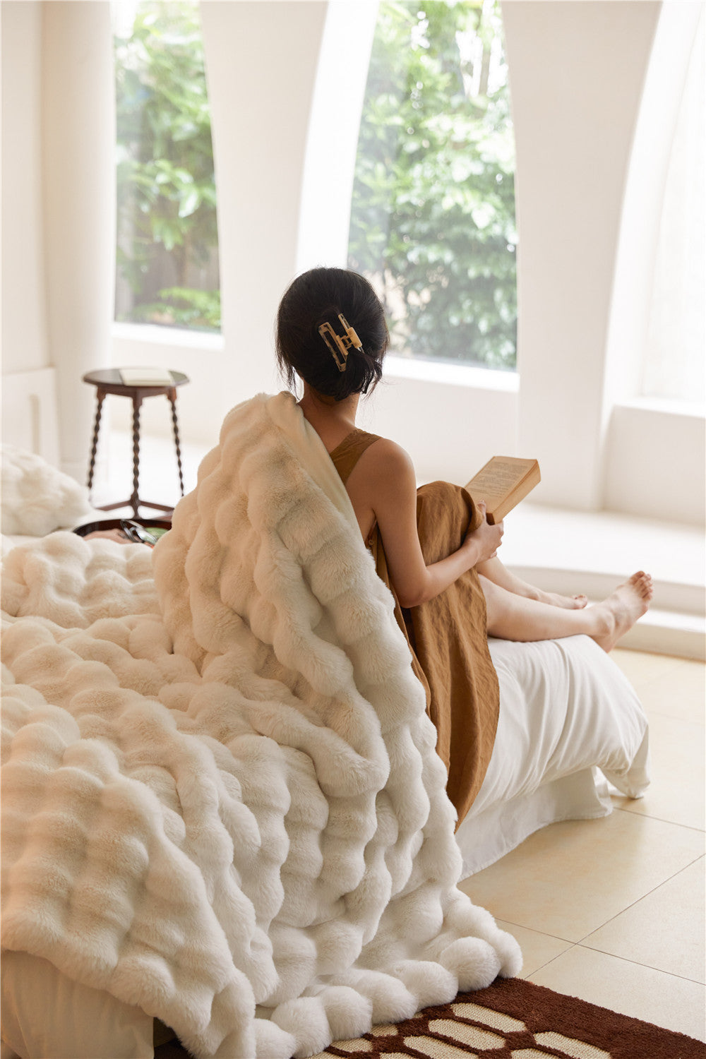 SnugNest™ Warm plush and soft blanket