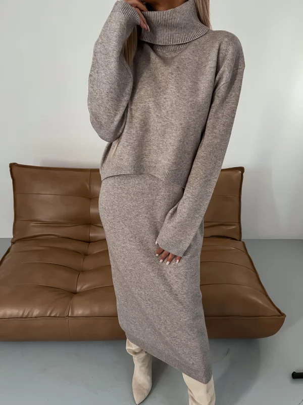 Flavia Lauletta™ Elegant sweater and skirt set
