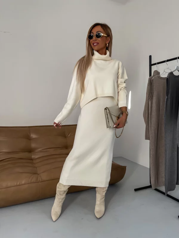 Flavia Lauletta™ Elegant sweater and skirt set