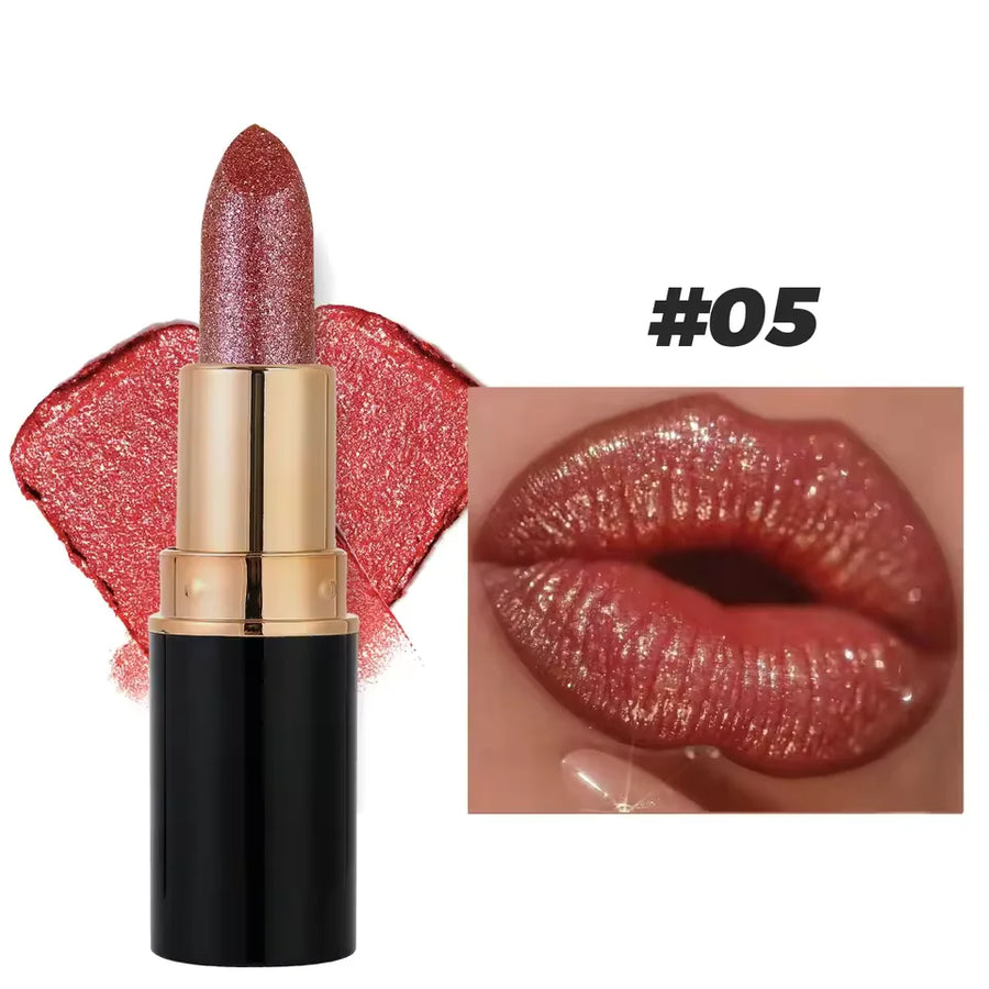 GlimLuxe™ Lipstick with a shimmering shine