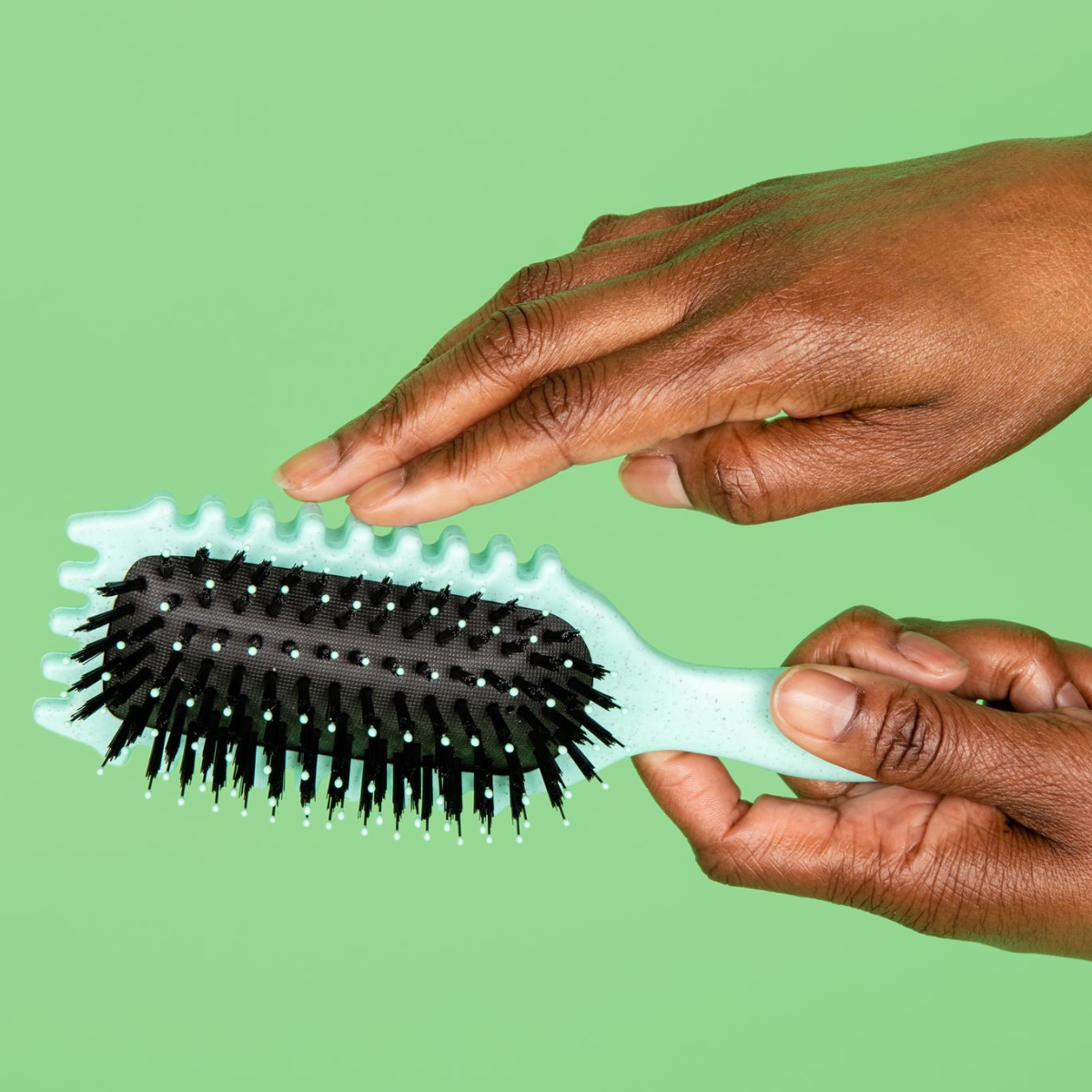Jounce™ Curl define styling brush