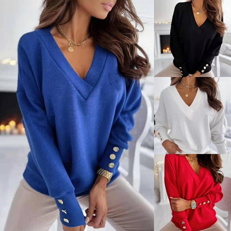 Chloé Rey™ V-neck sweater, fastened with gold buttons