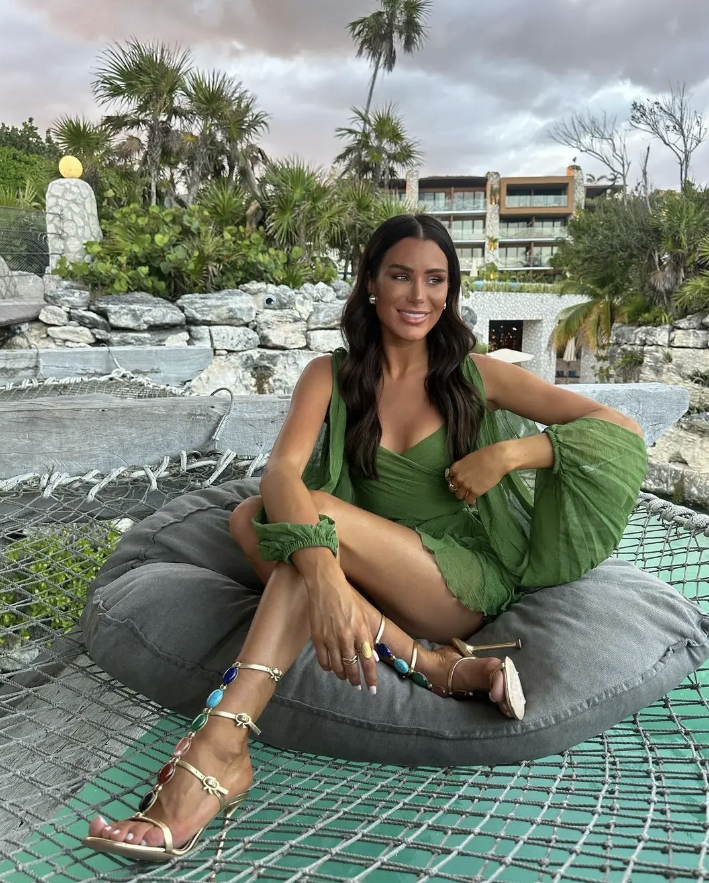 Alice Morrow™ Off-the-shoulder V-neck dress