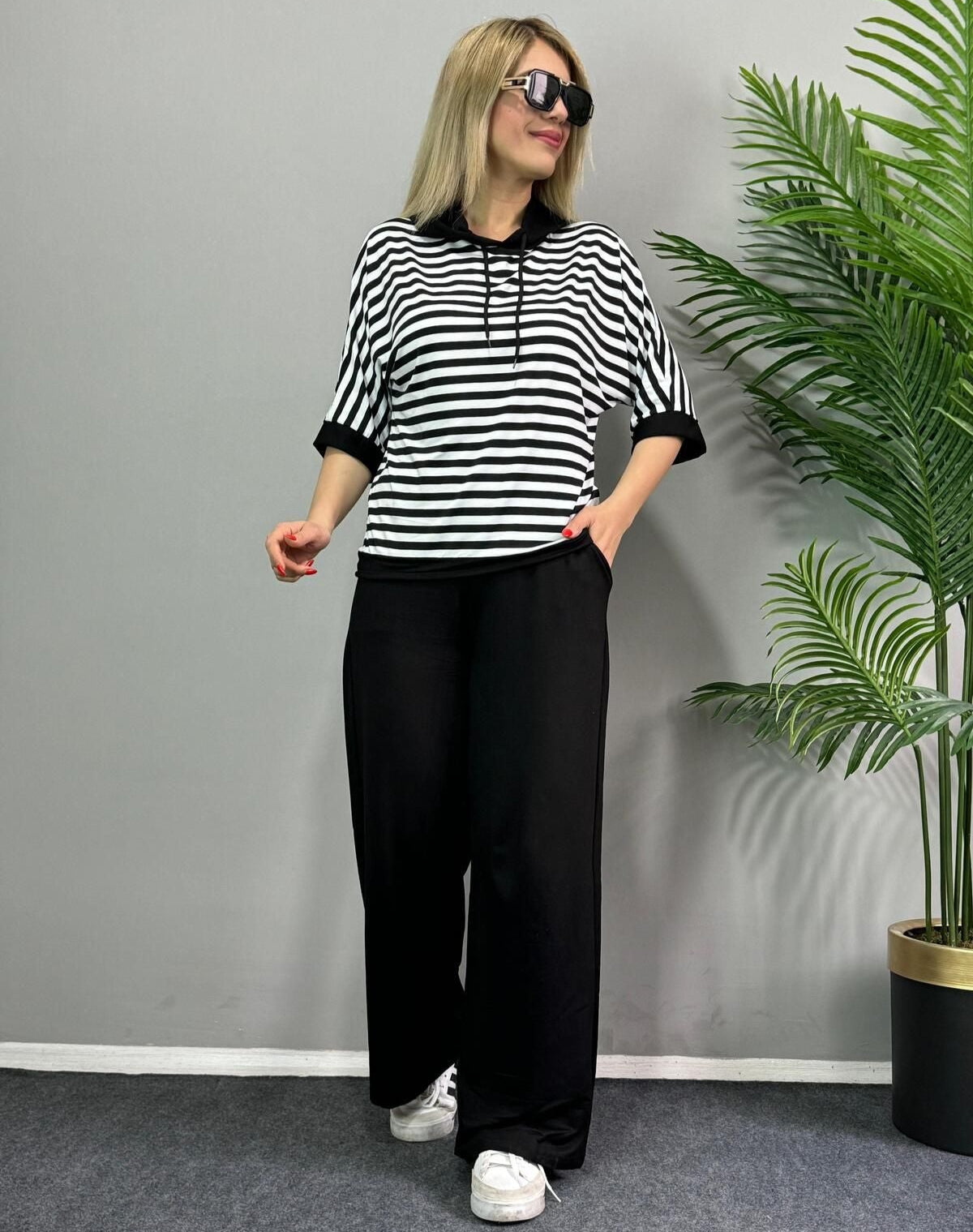 Valeria Mosco™ Women's set consisting of a top and striped trousers