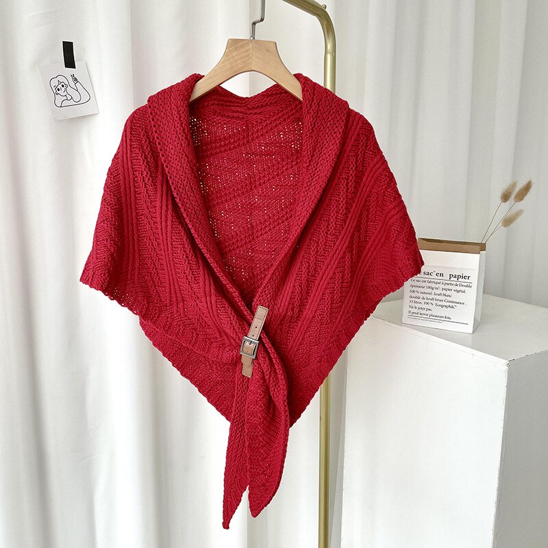 Juliet Moreau™ Triangle knit scarf with leather closure