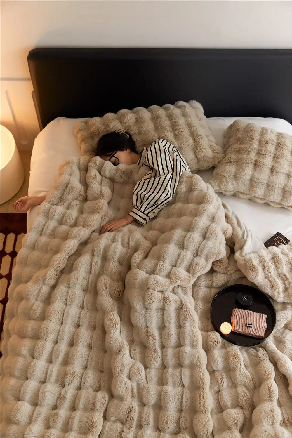 SnugNest™ Warm plush and soft blanket