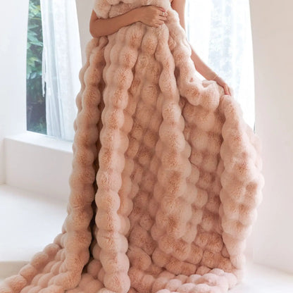SnugNest™ Warm plush and soft blanket