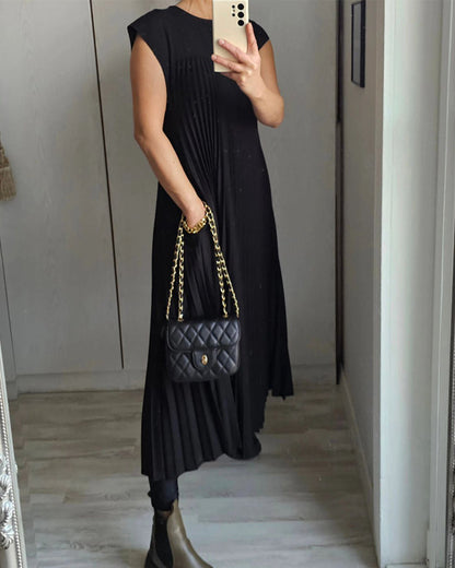 Bonita Escalera™ Pleated long sleeveless dress