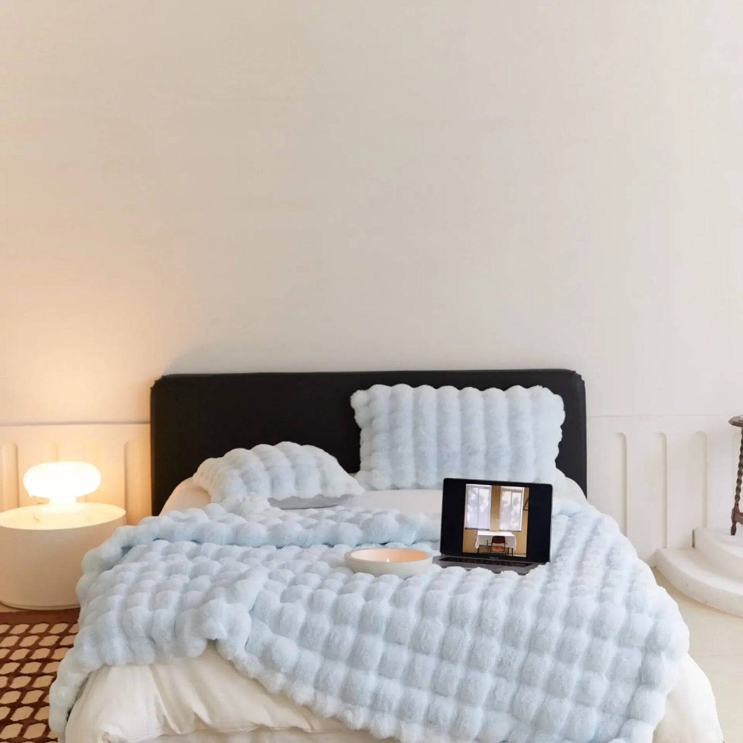 SnugNest™ Warm plush and soft blanket