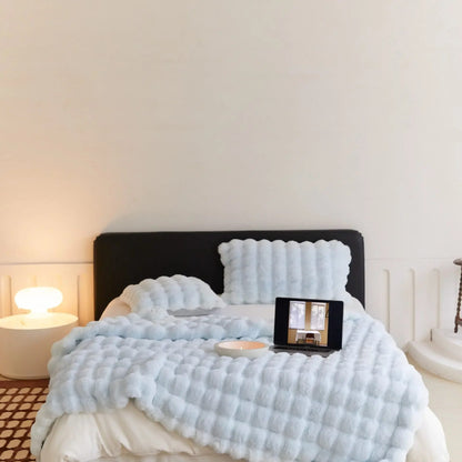 SnugNest™ Warm plush and soft blanket