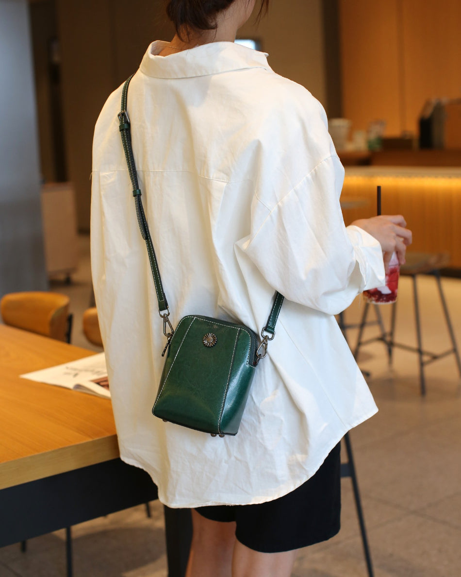 Sancha™ Small vintage style shoulder bag