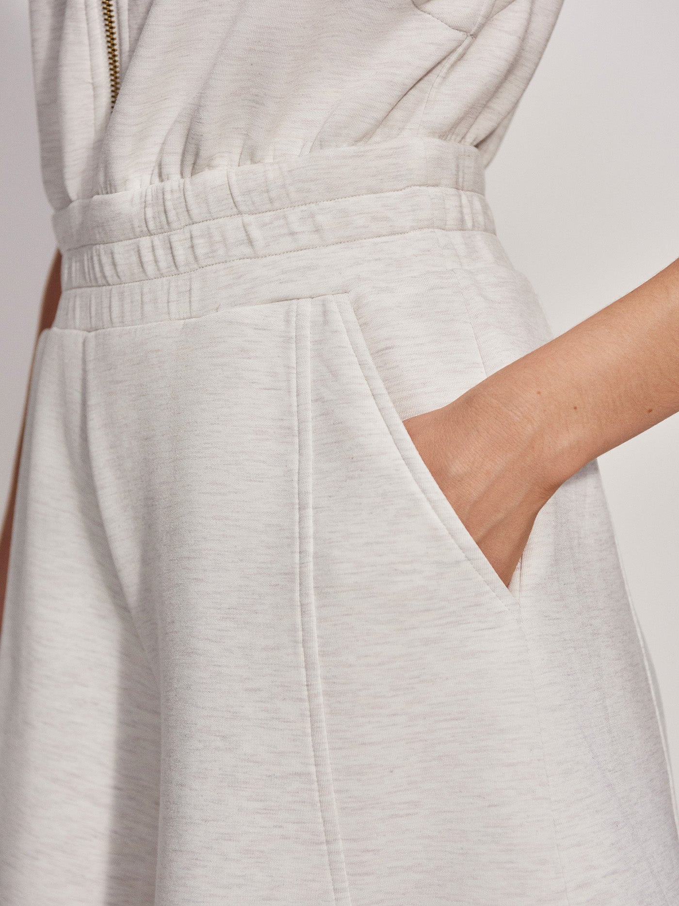 Carlotta Genna™ Comfortable Sleeveless Jumpsuit