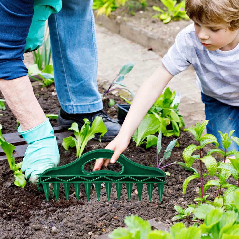 GrowTek™ Plant stecker for even seed coverage