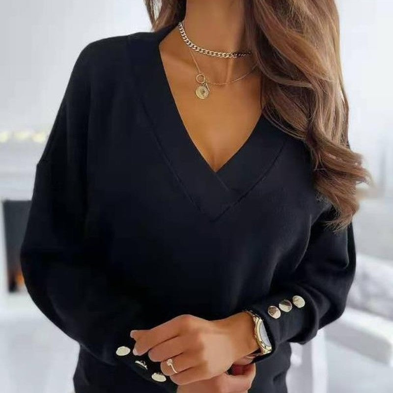 Chloé Rey™ V-neck sweater, fastened with gold buttons