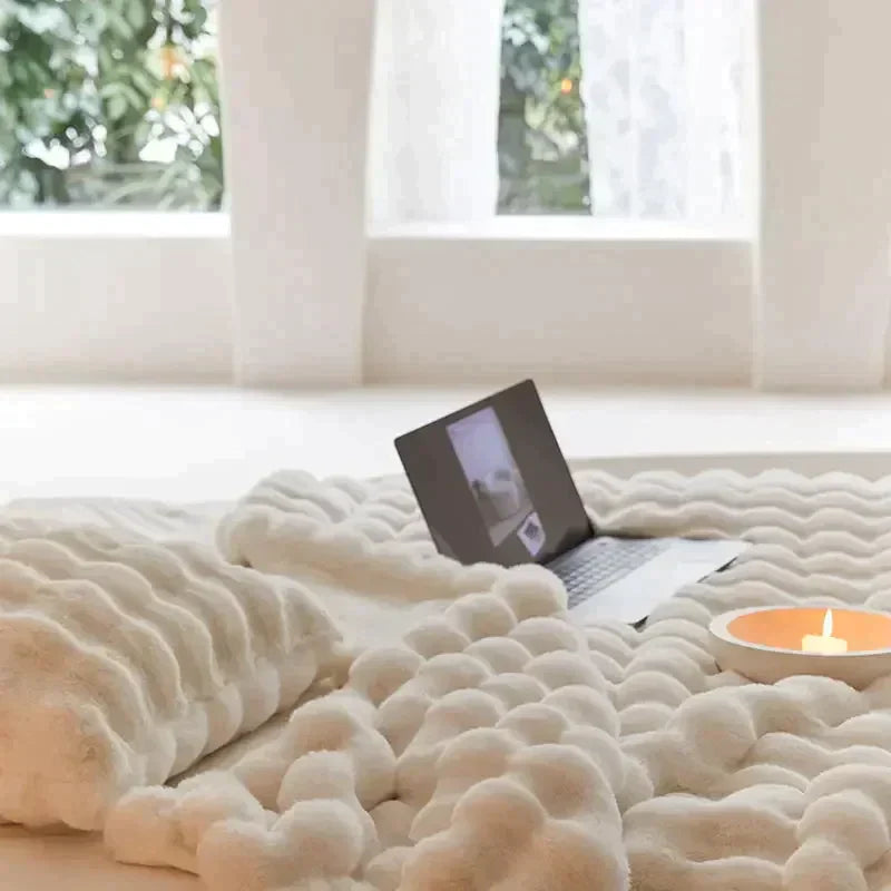 SnugNest™ Warm plush and soft blanket