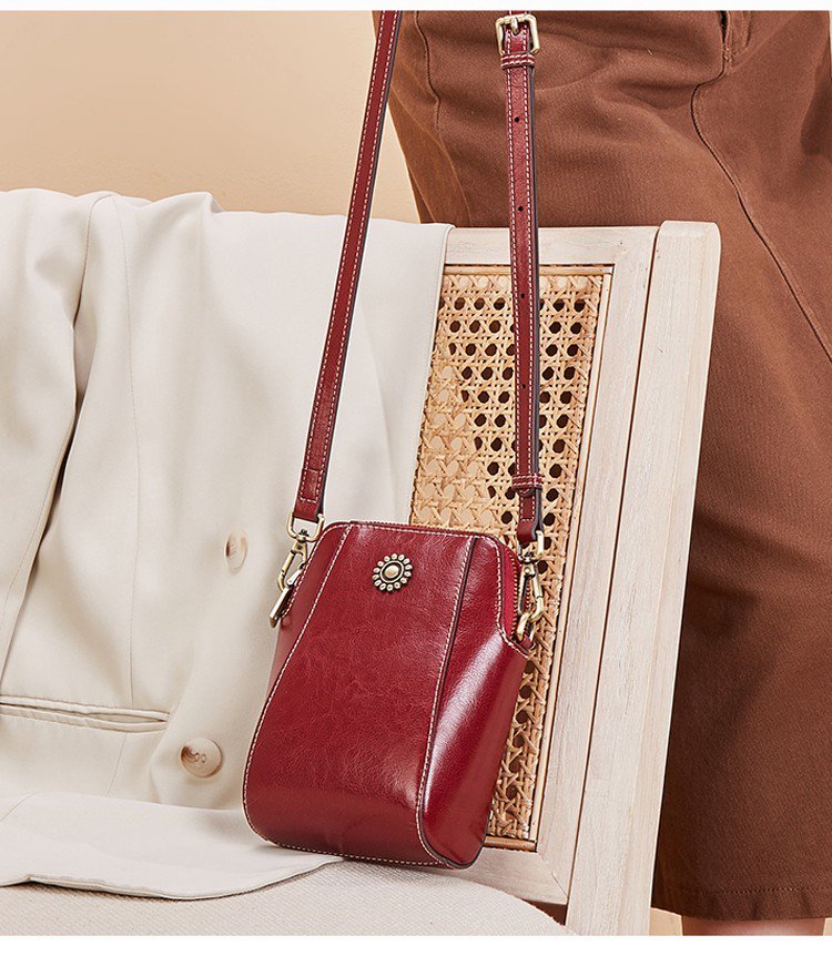 Sancha™ Small vintage style shoulder bag