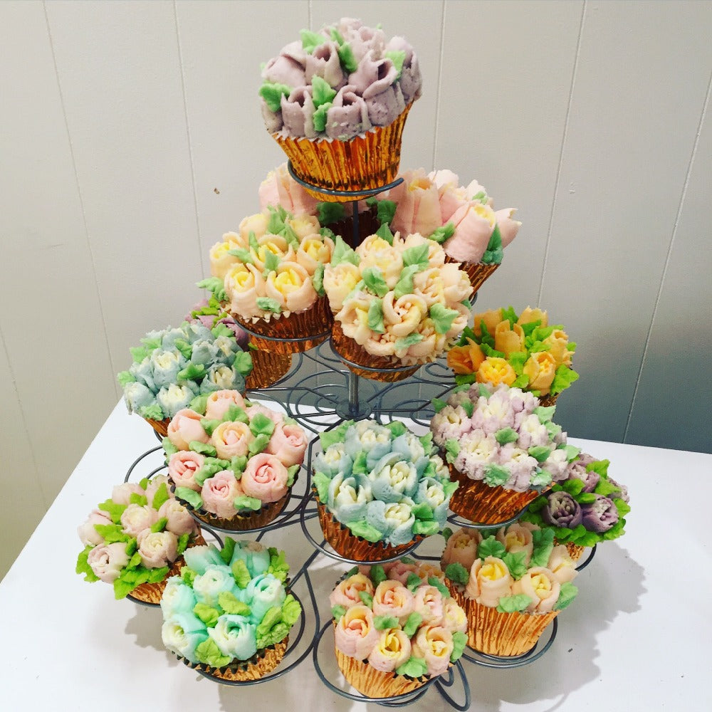 BakeSuppliez™️ A set of flower-shaped cake decorating tips
