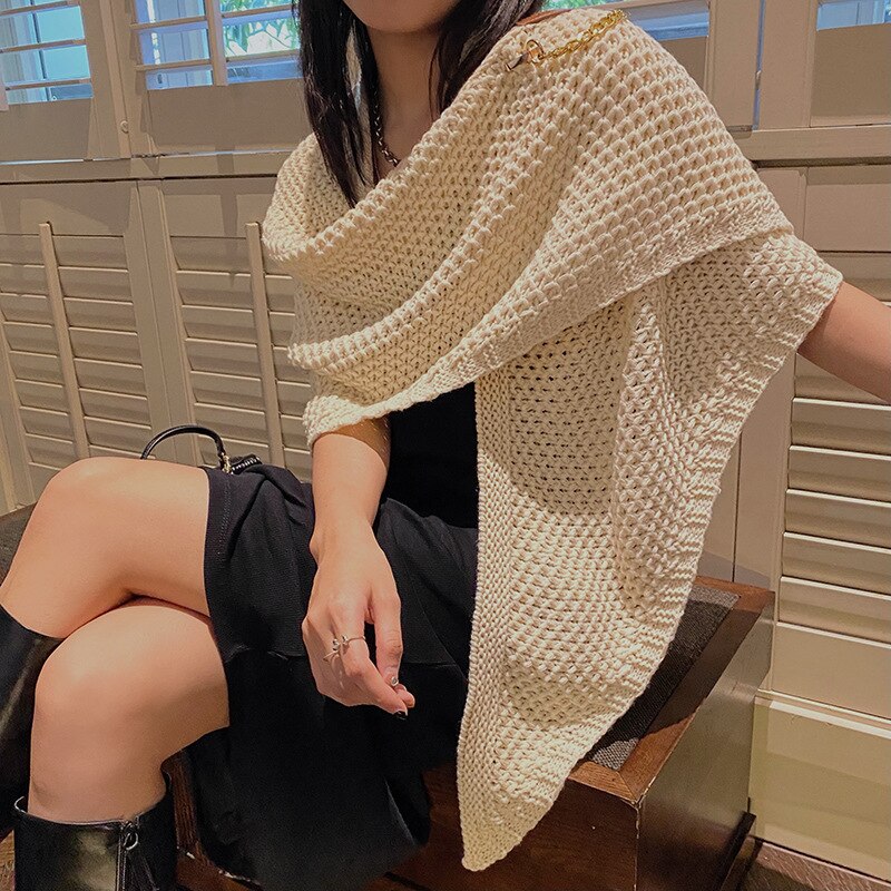 Juliet Moreau™ Triangle knit scarf with leather closure