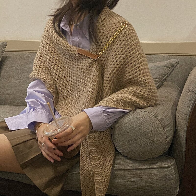 Juliet Moreau™ Triangle knit scarf with leather closure