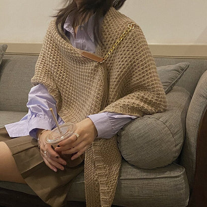 Juliet Moreau™ Triangle knit scarf with leather closure