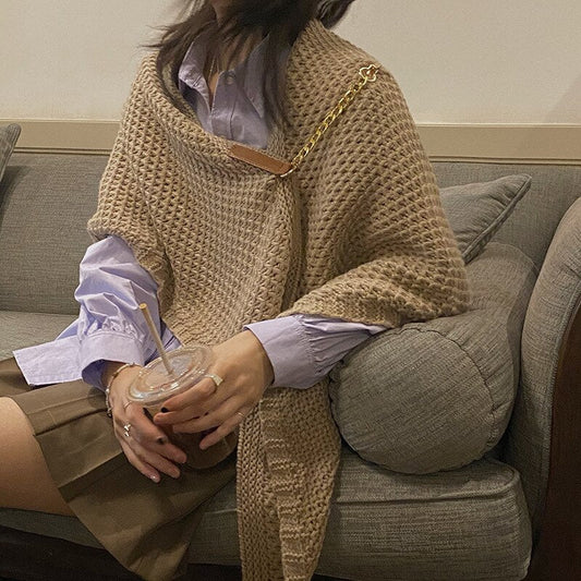 Juliet Moreau™ Triangle knit scarf with leather closure