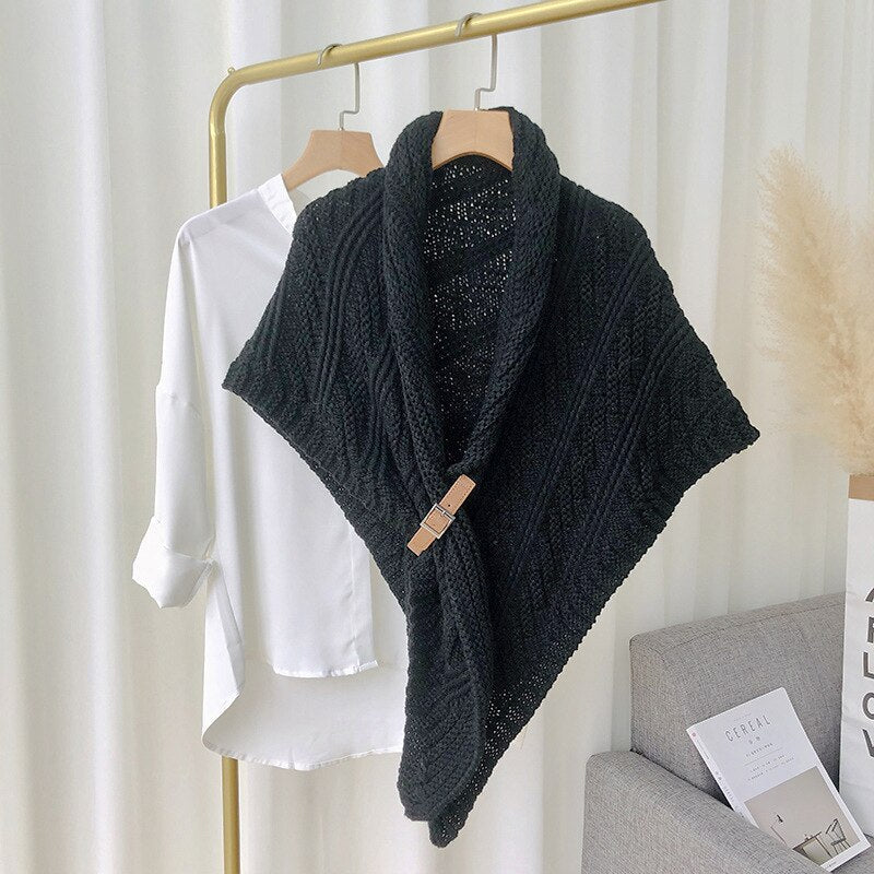 Juliet Moreau™ Triangle knit scarf with leather closure