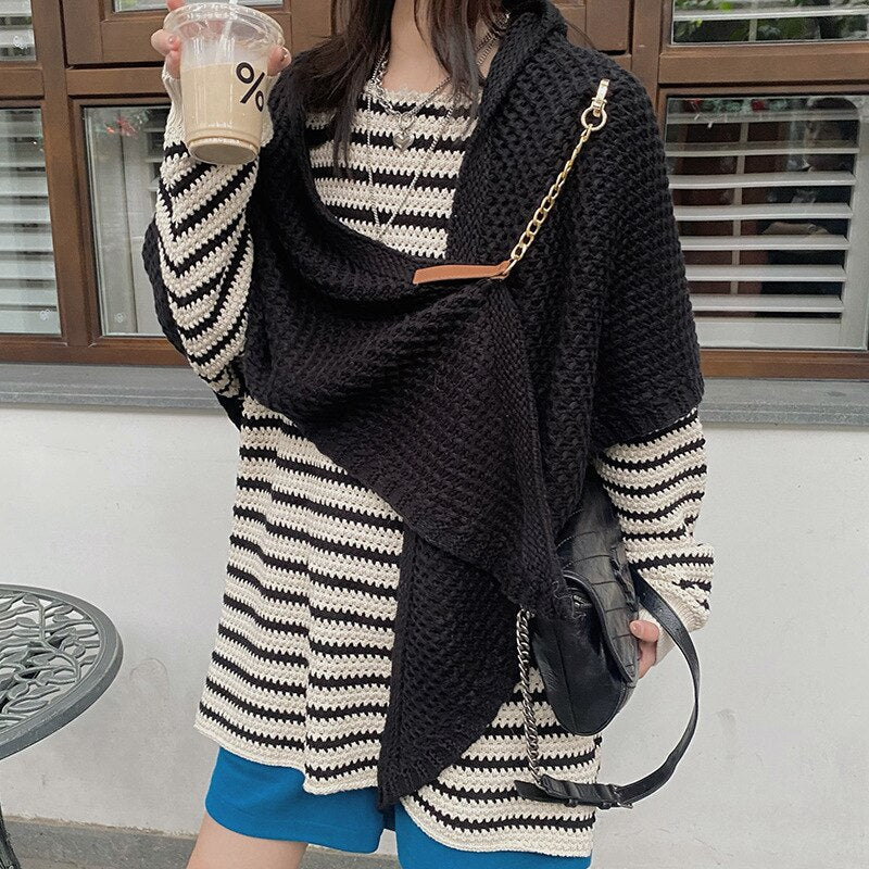 Juliet Moreau™ Triangle knit scarf with leather closure