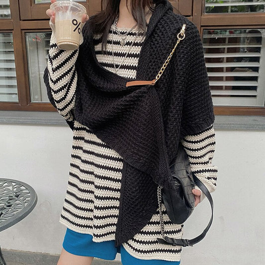 Juliet Moreau™ Triangle knit scarf with leather closure