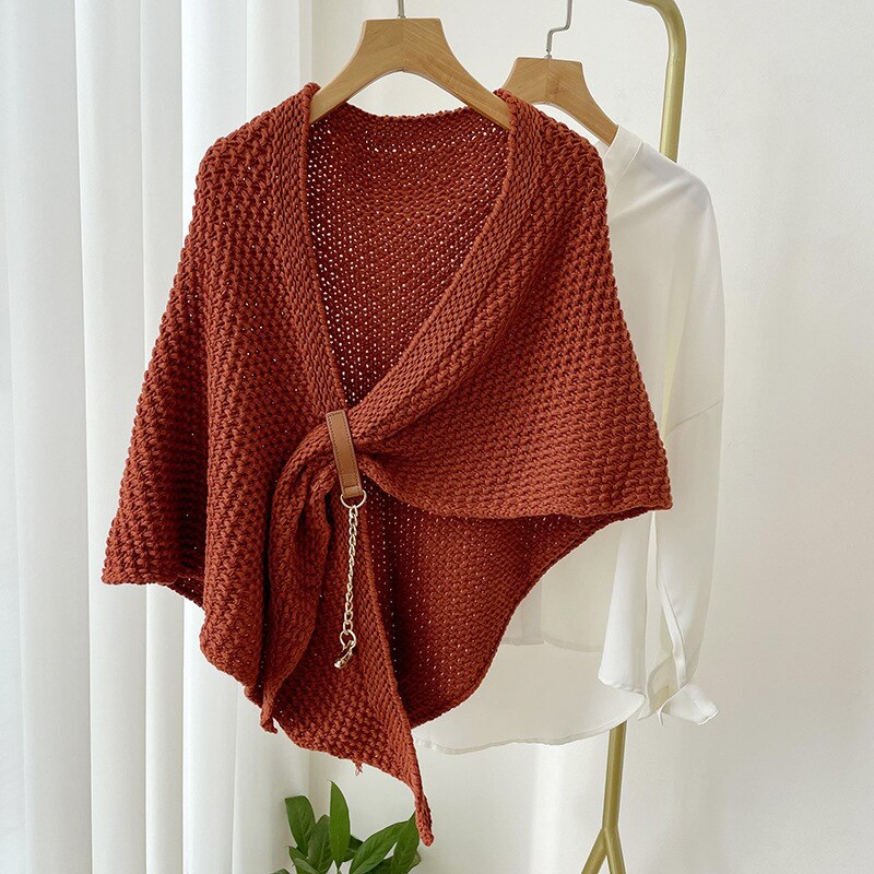 Juliet Moreau™ Triangle knit scarf with leather closure