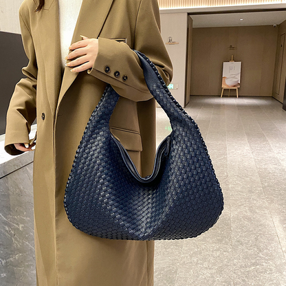 Amarra™ Fashionable shoulder bag design
