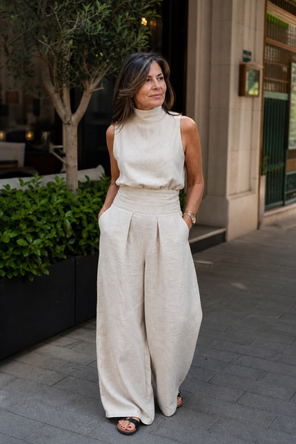 Valeria Quadrelli™ Lightweight Sleeveless Top and Wide-Leg Pants Set in a Relaxed Style