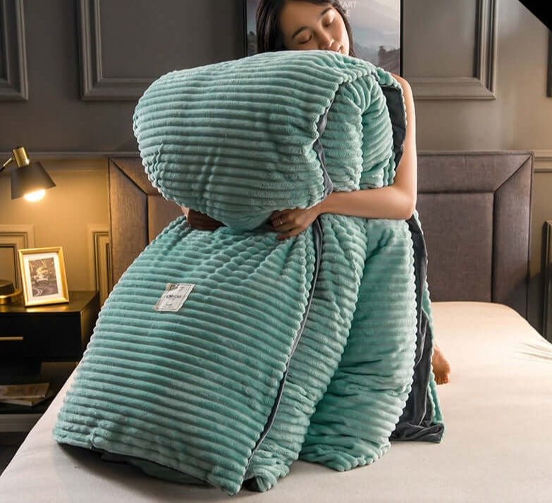 SnuggleLux™ Warm blanket